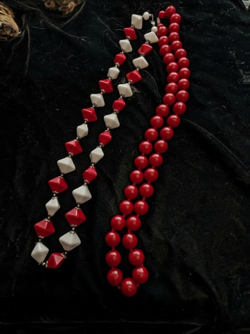 Vtg 60s 70s Red White Acrylic Plastic Beaded Necklace Lot Kitsch Rockabilly